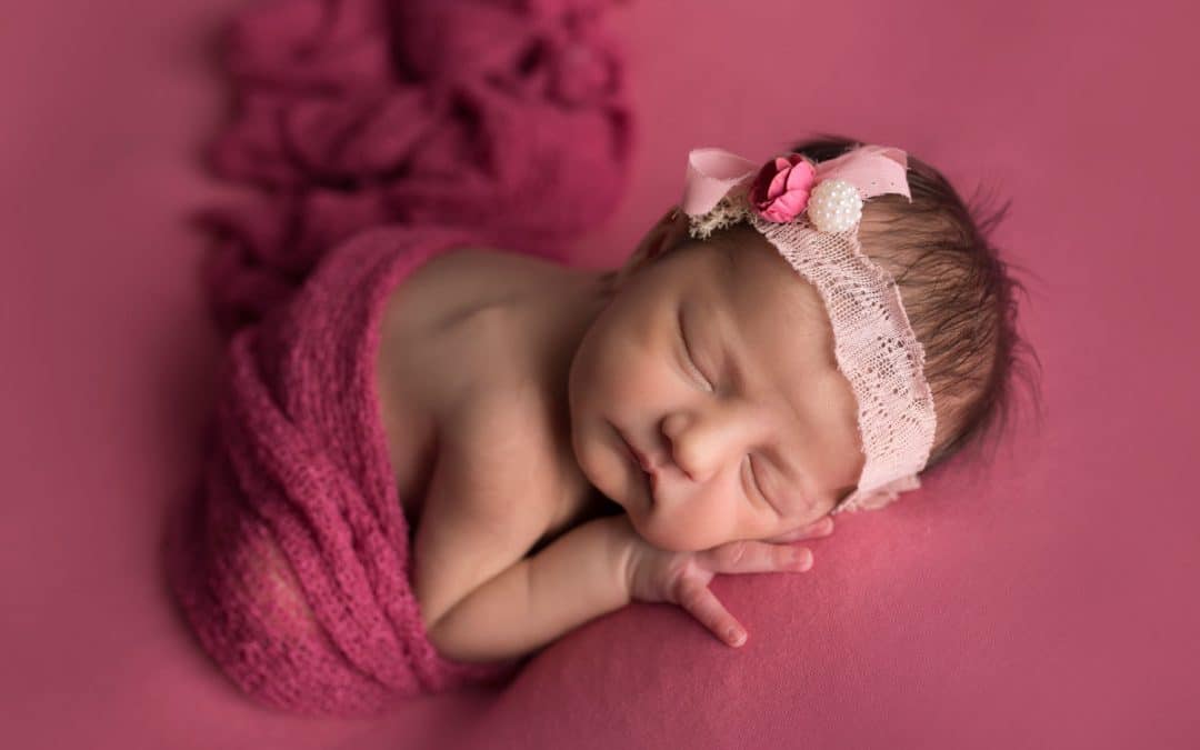 Why Are Newborn Photography Sessions Best Under Two Weeks Old?
