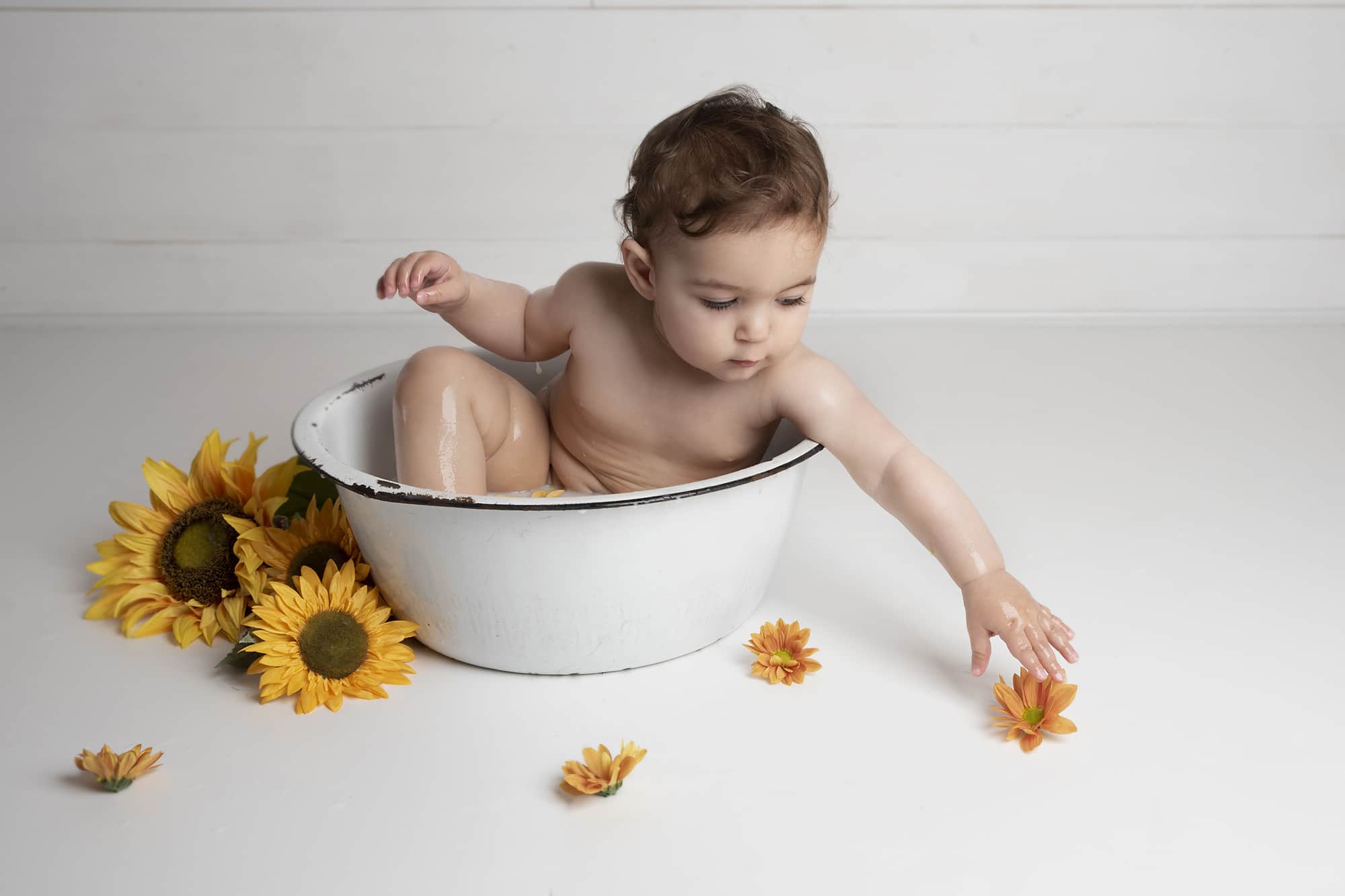 bath splash with little girl photographed by cake smash photography Manchester